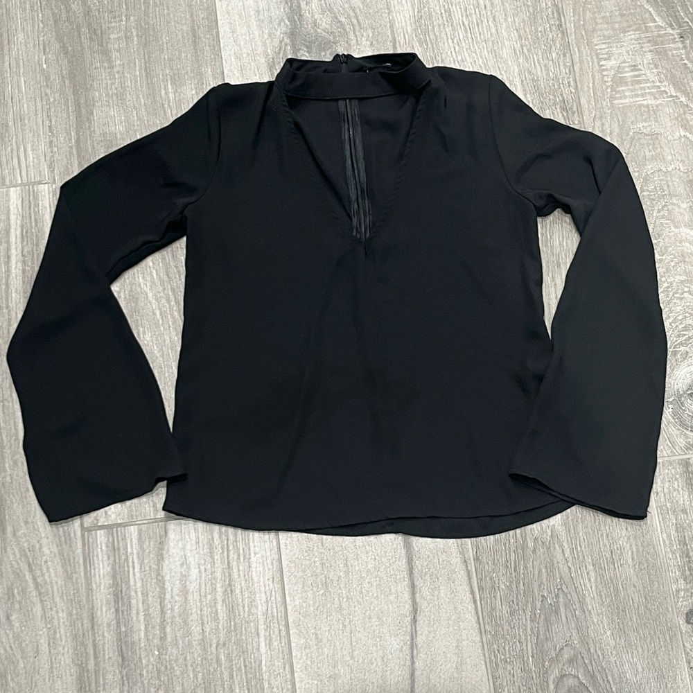 Olivaceous Black cutout top- XS